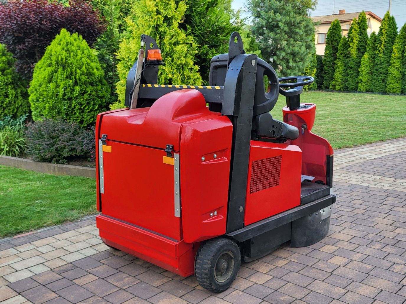 Zamiatarka OTTO H TOP spalinowa, z wysypem hydraulicznym [nie KARCHER]