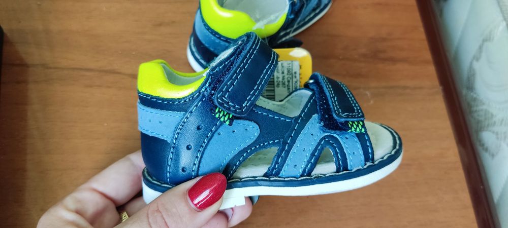 Дитячі шкіряні сандалі НОВІ