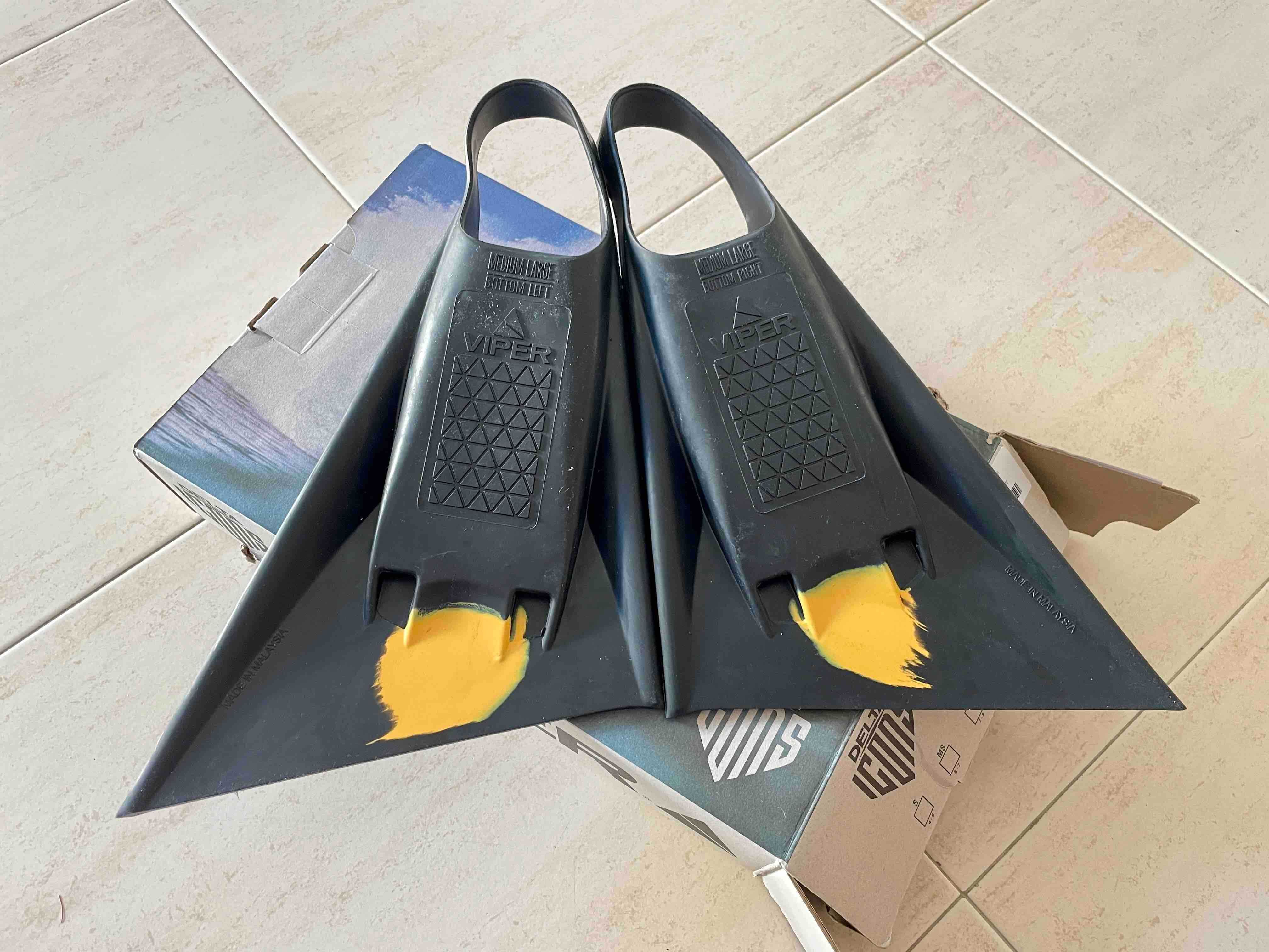 Bodyboard pés de pato DELTA VIPER ICONS, NOVOS na caixa