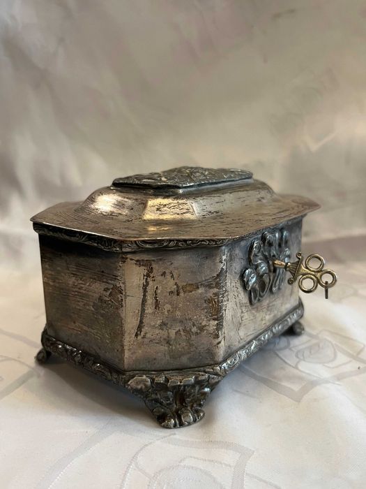 Cukiernica skrzynkowa marki Fraget XIX w.