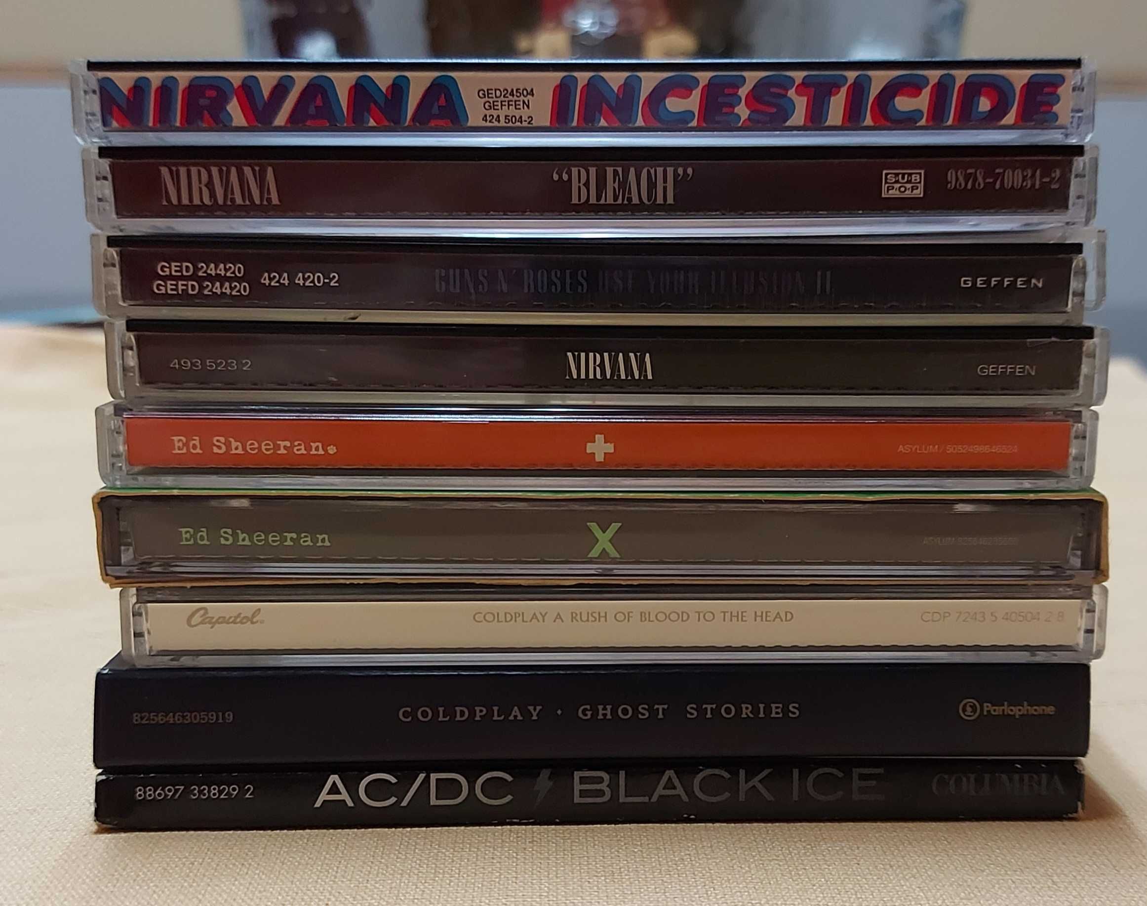 CD's vários: Nirvana, Guns N' Roses, AC/DC, aed Sheeran, Cold Play