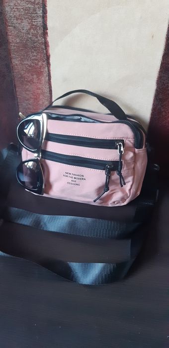 Стильна  нейлонова рожева  сумочка.