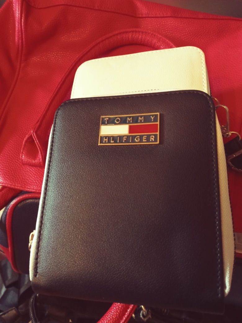 Torebka listonoszka 2 kolorymala Tommy Hilfiger
