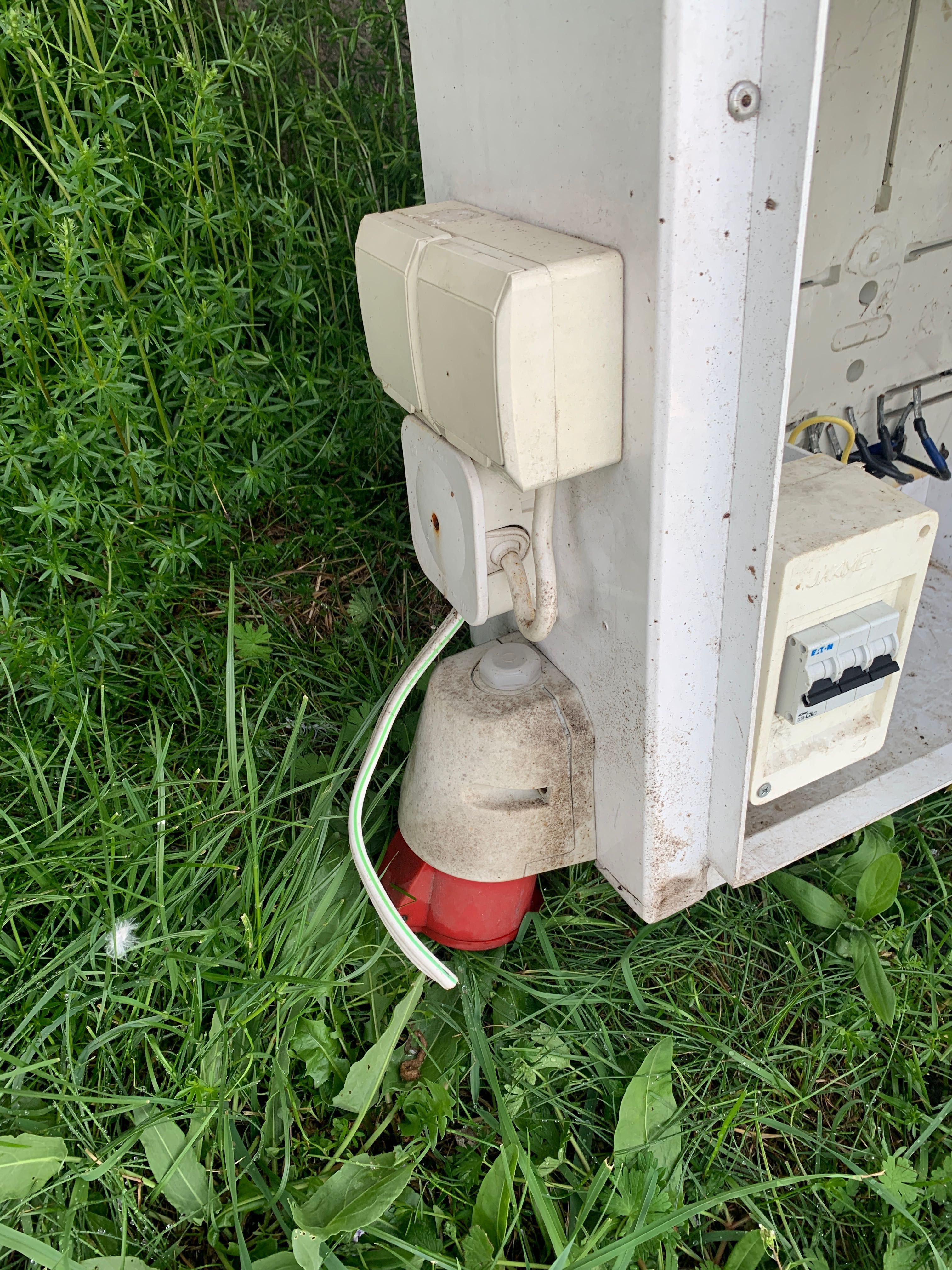 Skrzynka elektryczna na budowę działkę