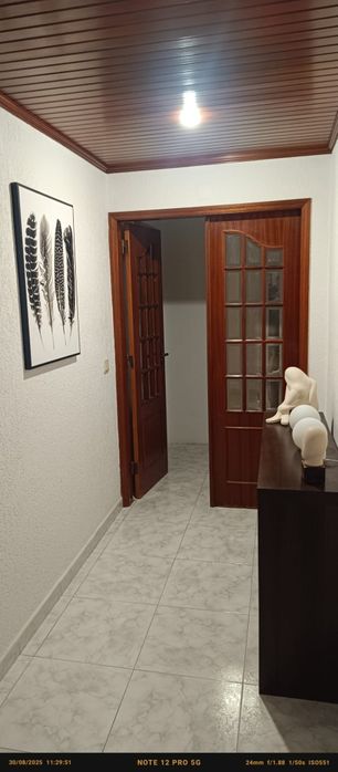 Quarto em Mem Martins , próximo á estação de comboios.