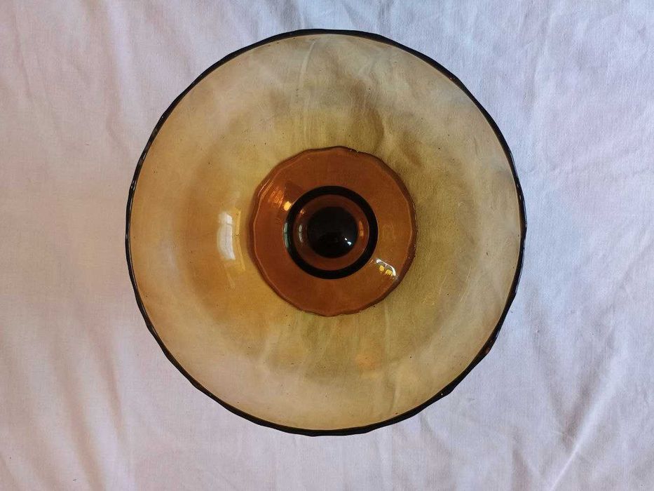 Fruteira de vidro cor de caramelo