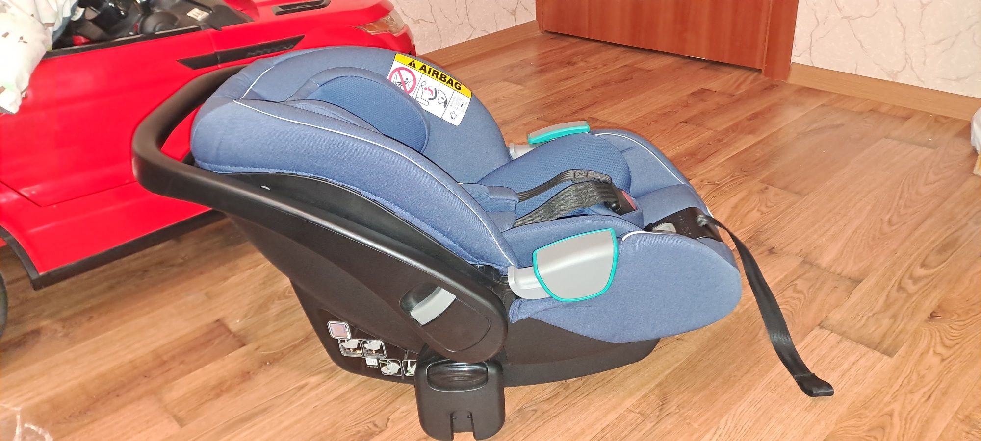 Дитяче автокрісло Recaro Avan