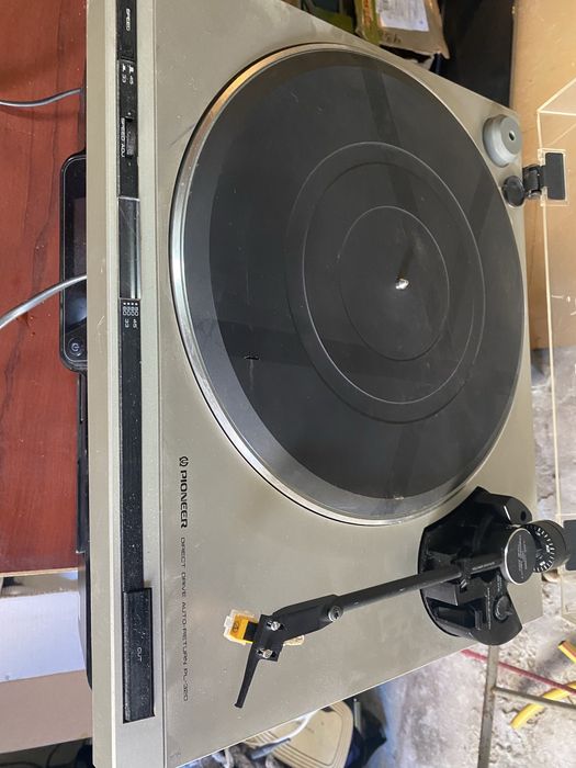Проигрыватель винила Pioneer