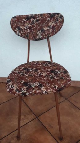 Krzesła z PRL do odnowienia, 4 sztuki, metalowe nóżki