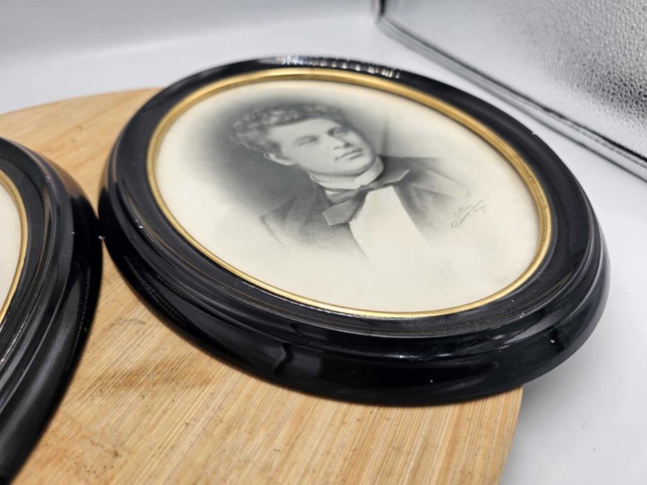 Przedwojenna ramka na zdjęcie,obrazek,w środku portret,cena za 1 szt.