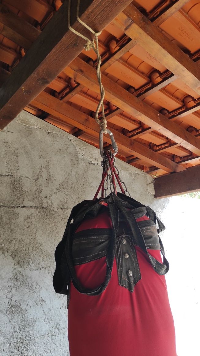 Saco de boxe usado poucas vezes