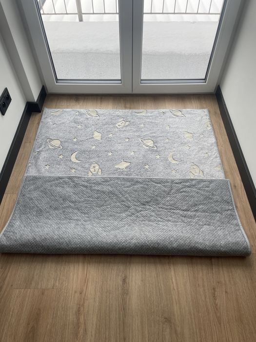 Dywan świecący kosmos planety