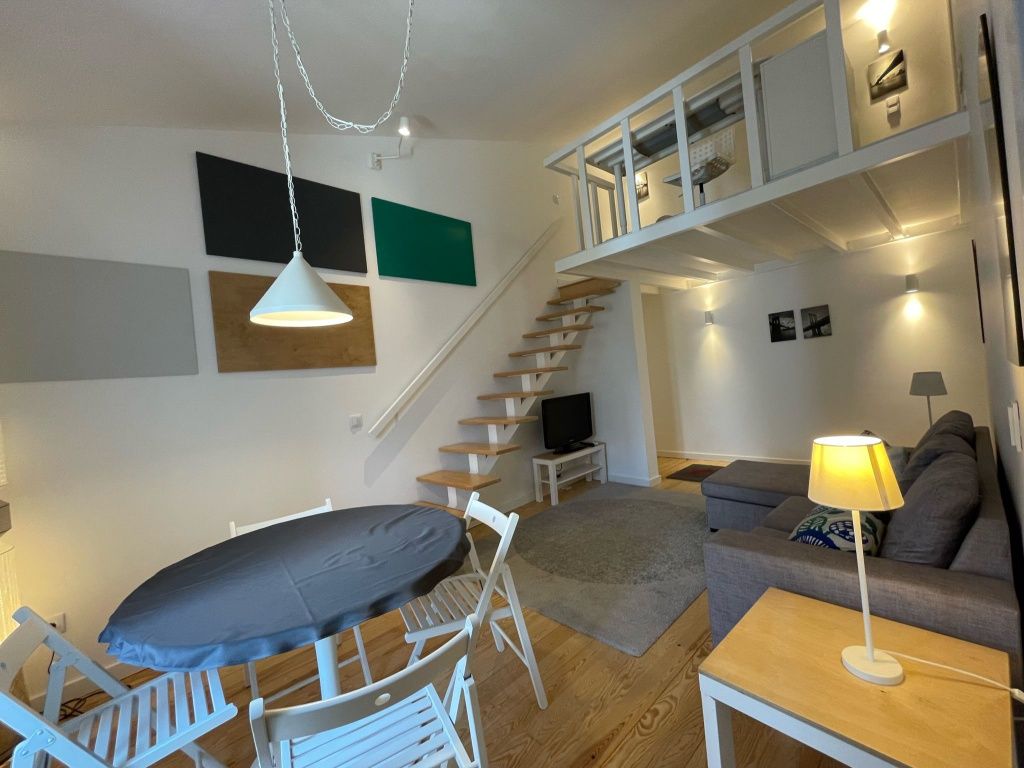 SEM CAUÇÃO. Quarto para raparigas.