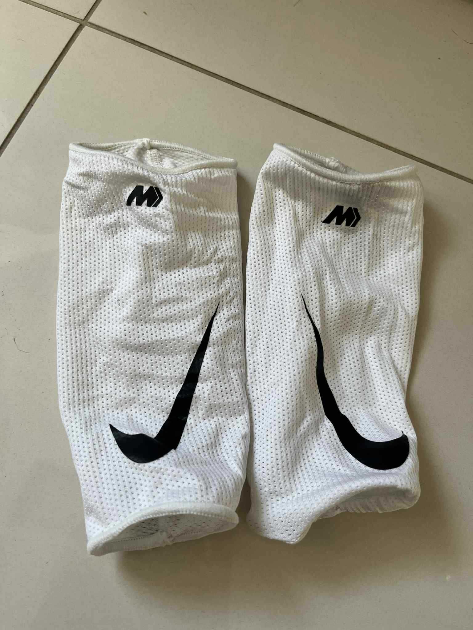 Nike ochraniacze piłkarskie dla dziecka
