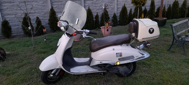 Skuter retro znen 125