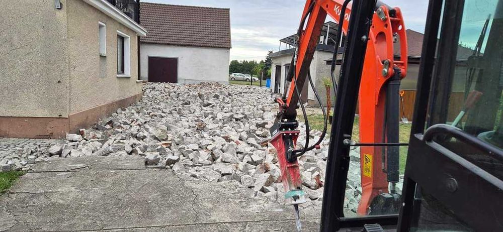 minikoparka z młotem, minikoparka z wiertnicą. RentSerwis wynajem