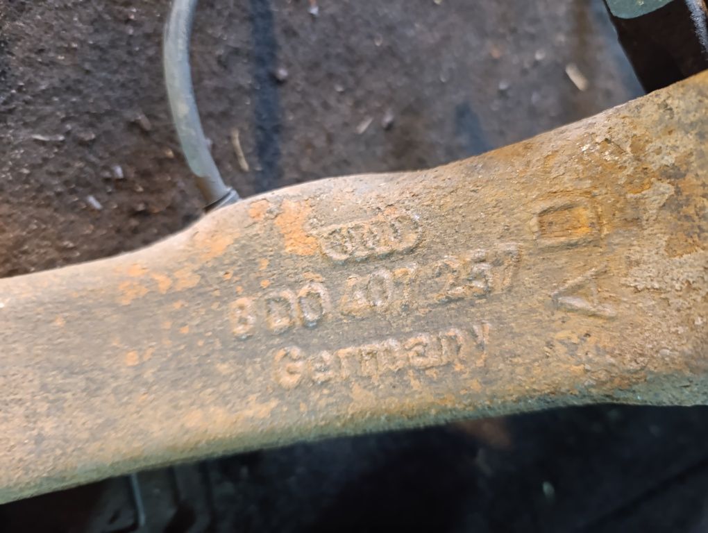 Zwrotnica piasta lewa zawieszenie audi A6 C5 a4 b5 volkswagen passat B