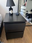 Mesa de cabeceira Malm