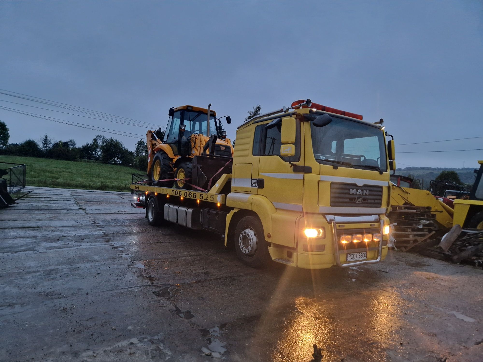 Pomoc drogowa  holowanie tir  bus transport  maszyn Częstochowa 8 ton