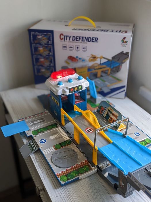 Паркінг Ігровий набір Lunatik Вантажівка гараж трансформер Поліція