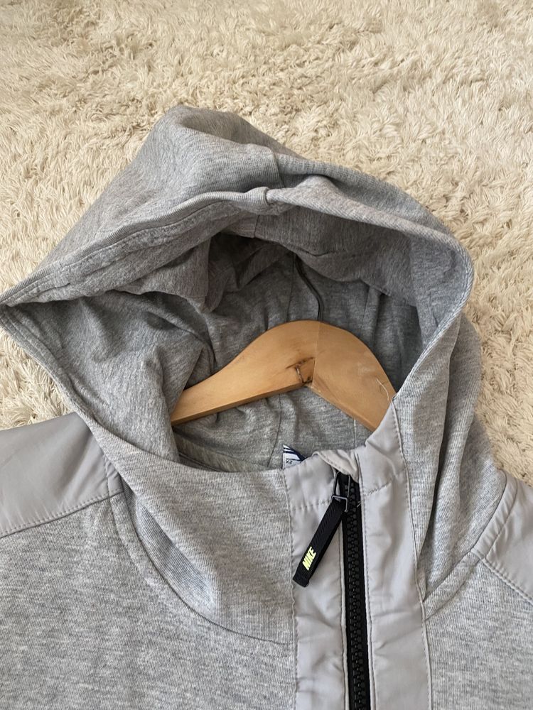 Женская серая Куртка от спортивного костюма Nike xs-s размер