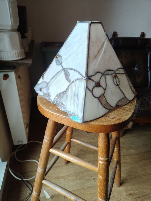 Klosz, witraż, abażur, old money