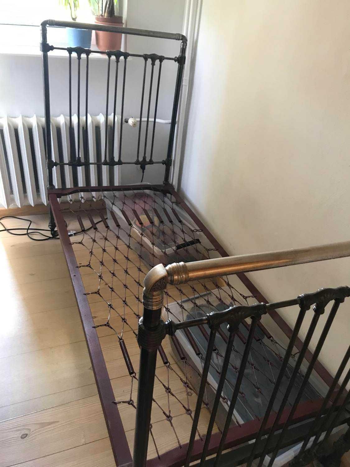 łóżko metalowe antyk