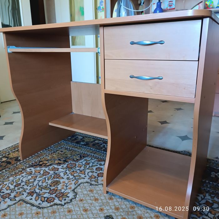 Стіл письмовий...