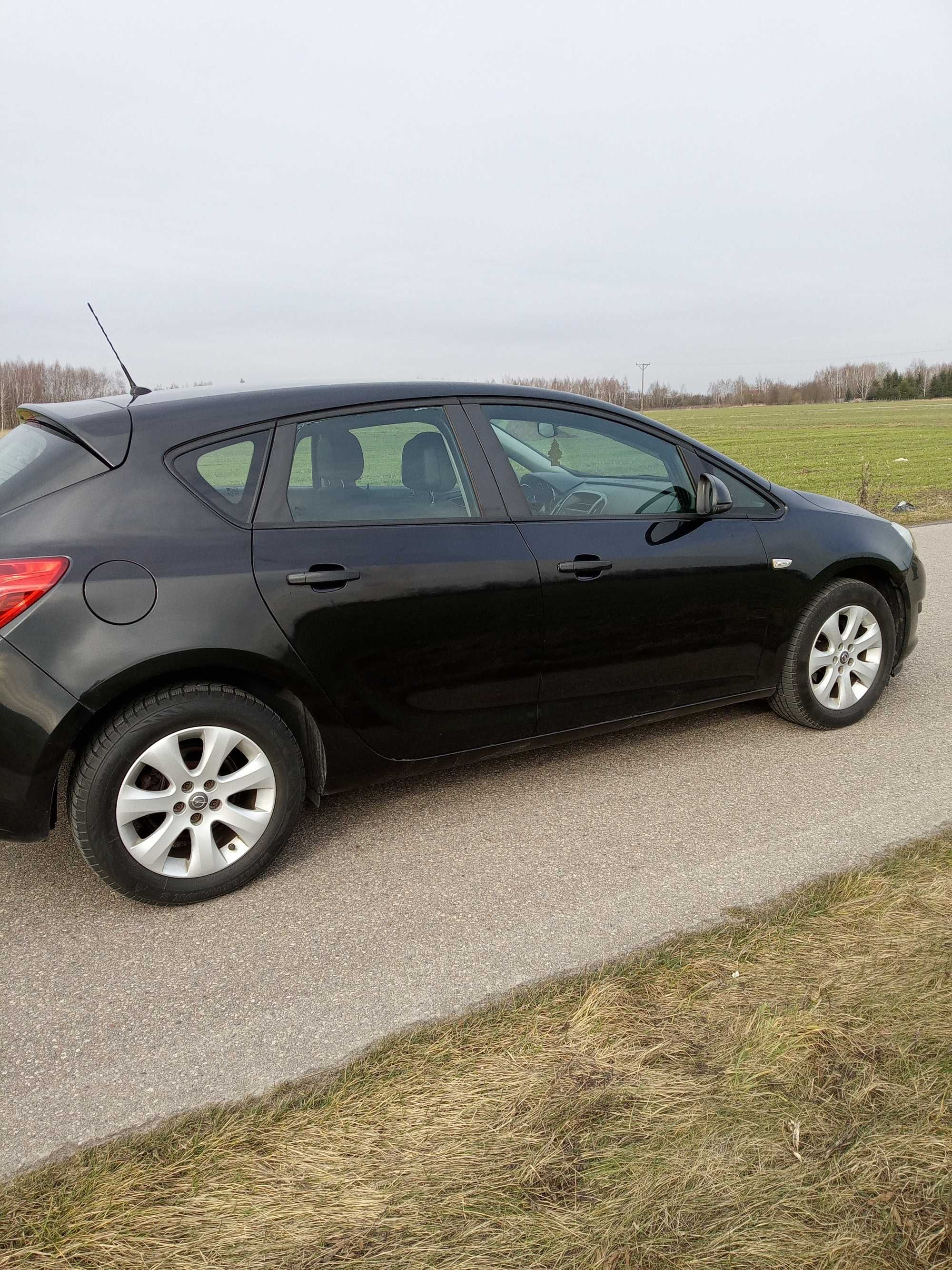 Opel Astra 1.4 benz, 2013r