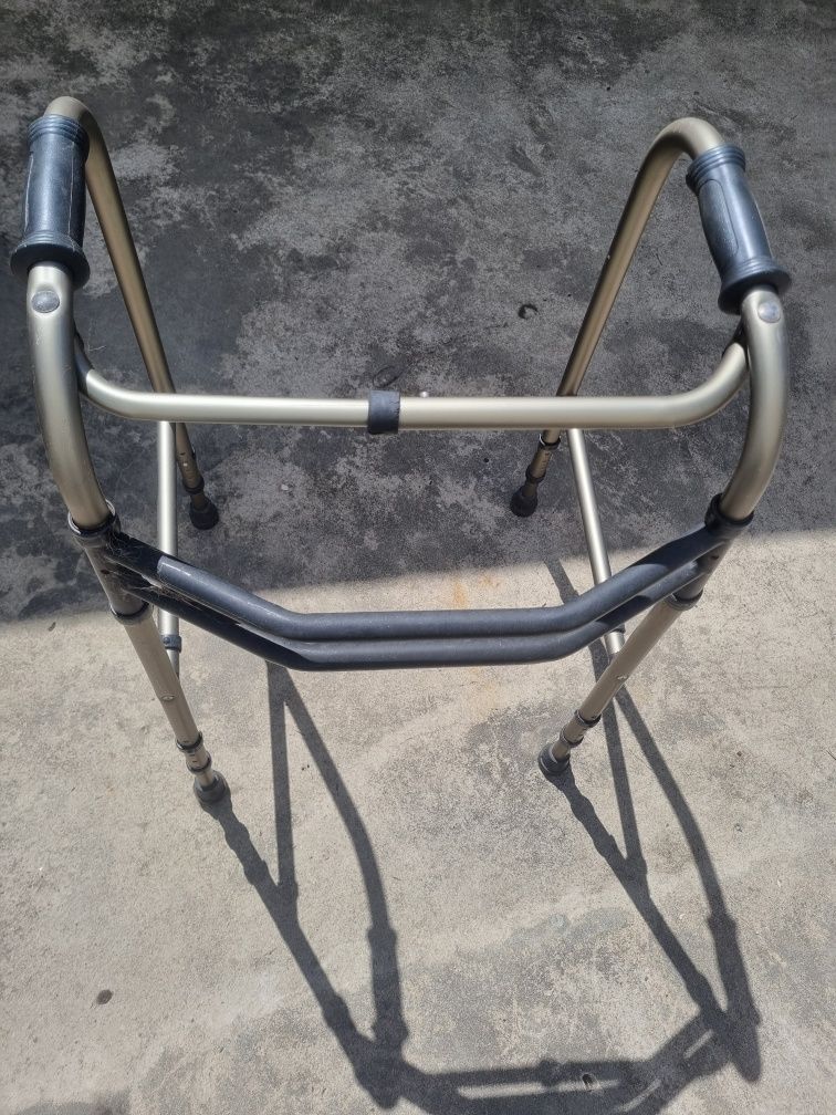 Vendo andarilho em alumínio