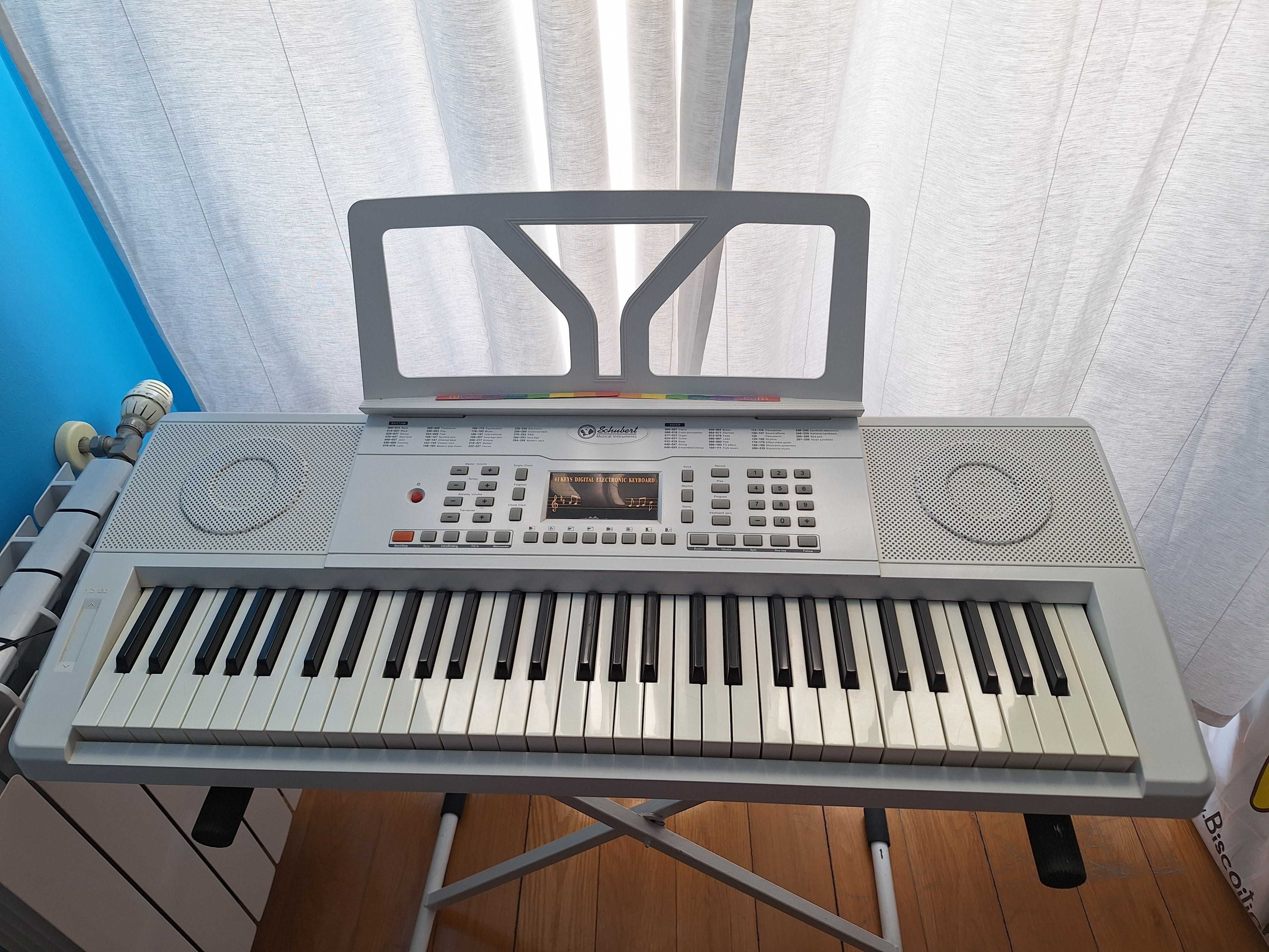 Teclado/Piano Schubert (como novo) + suporte
