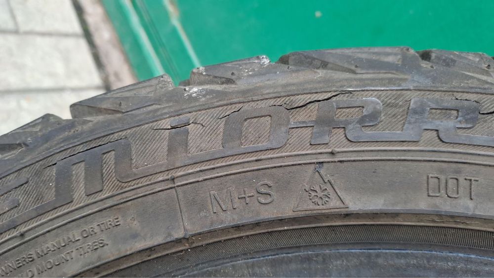 Шини зимові 225 45 R17