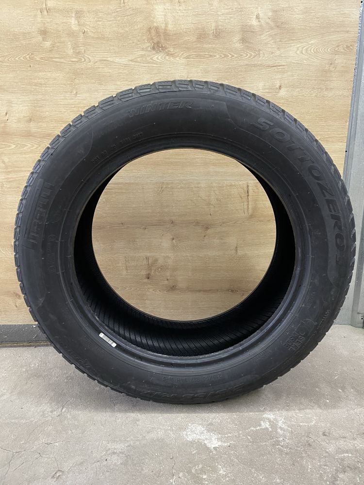 Продам зимову гуму Pirelli 215/55/R17