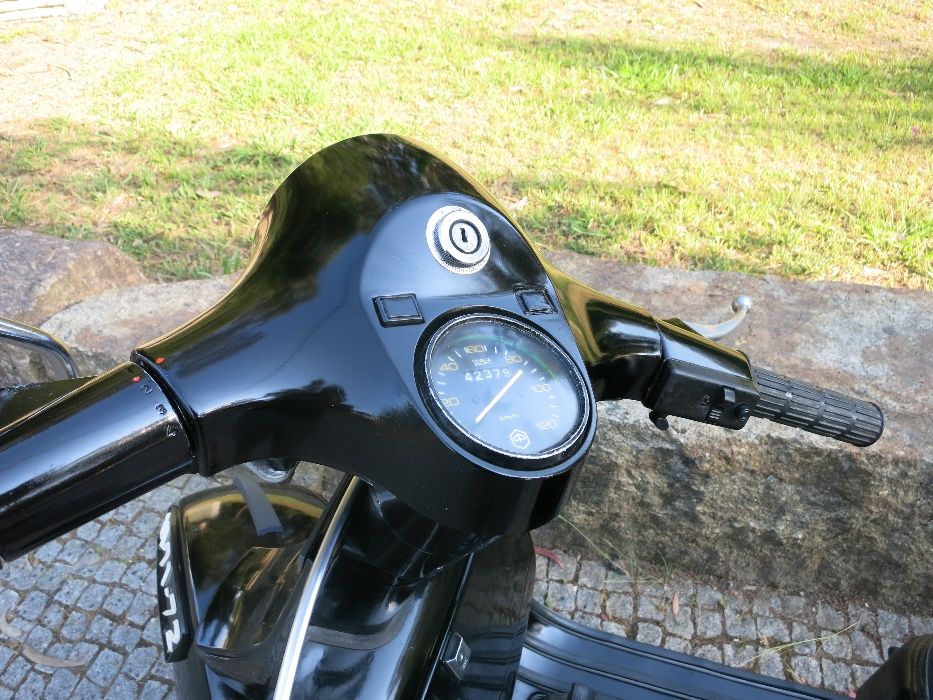 Vespa P125X                 .