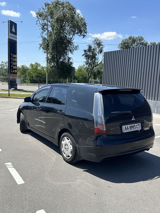 Mitsubishi Grandis 2007