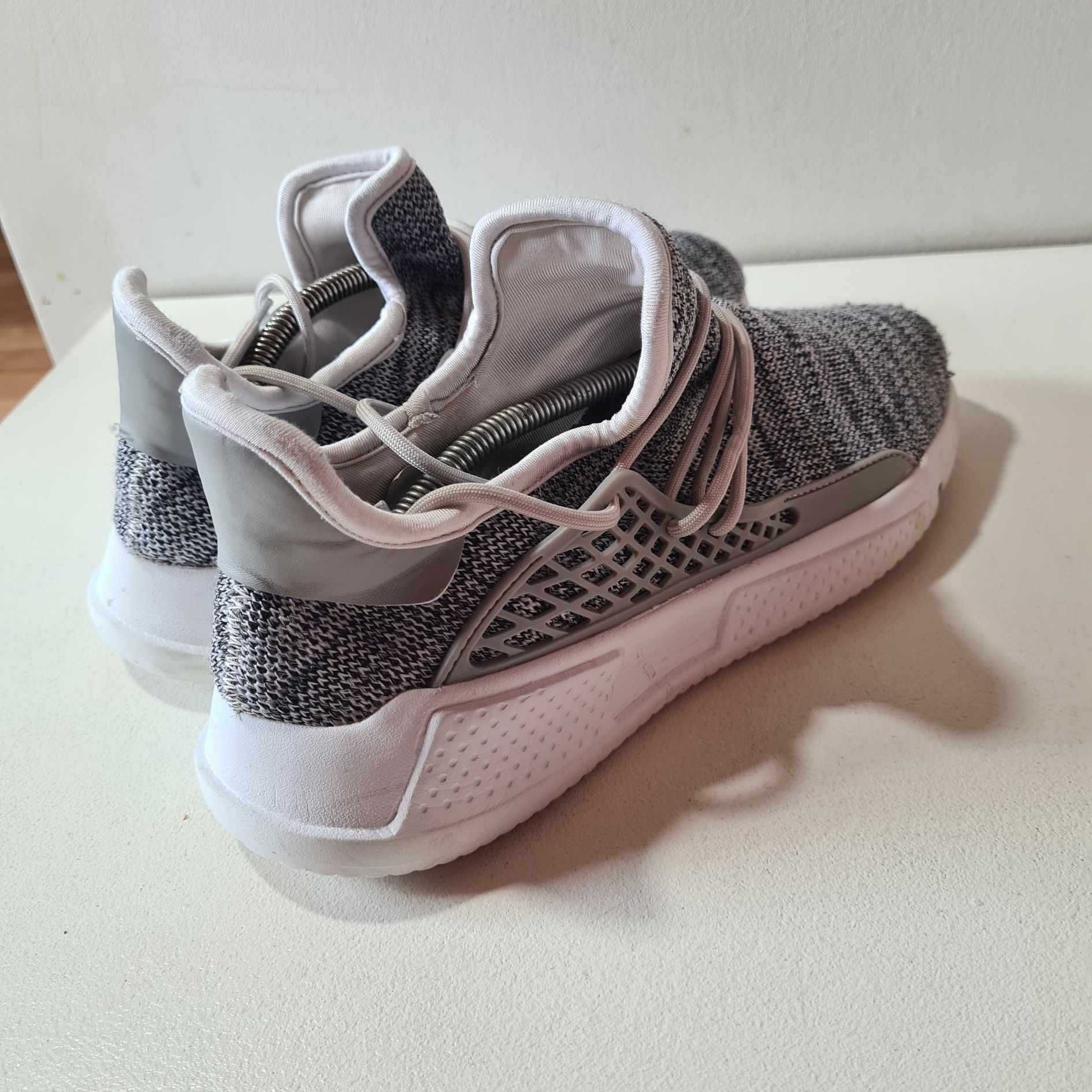 Przewiewne lekkie buty sportowe męskie do biegania szare 44