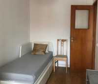 527983 - Quarto com cama de solteiro em apartamento com 4 quartos