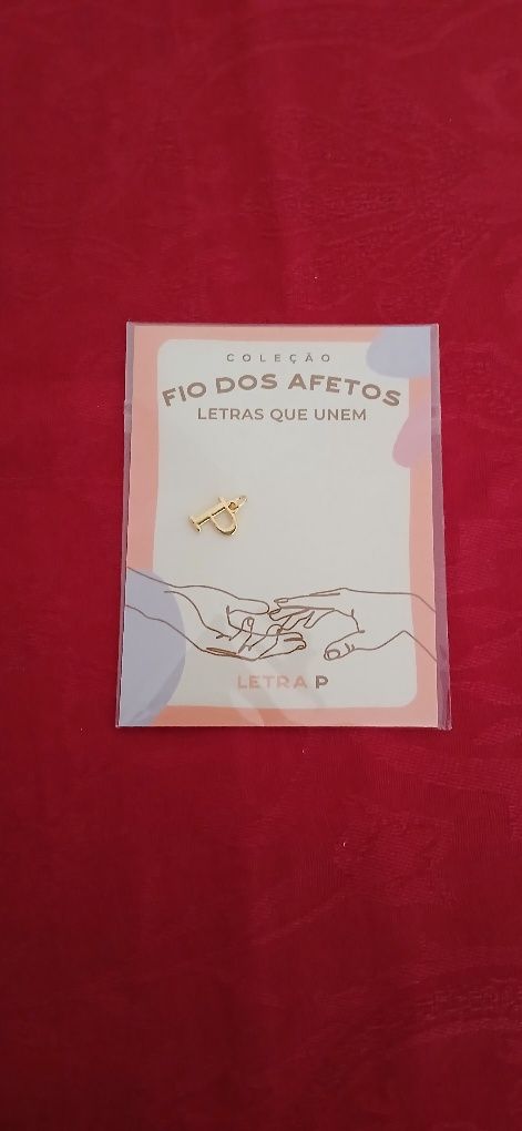 Letra P, da coleção Fio dos Afetos, nova