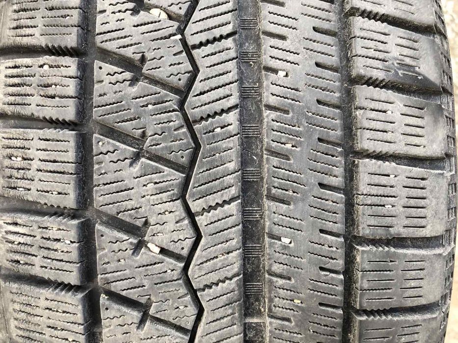 Зимова резина 205/50 R17