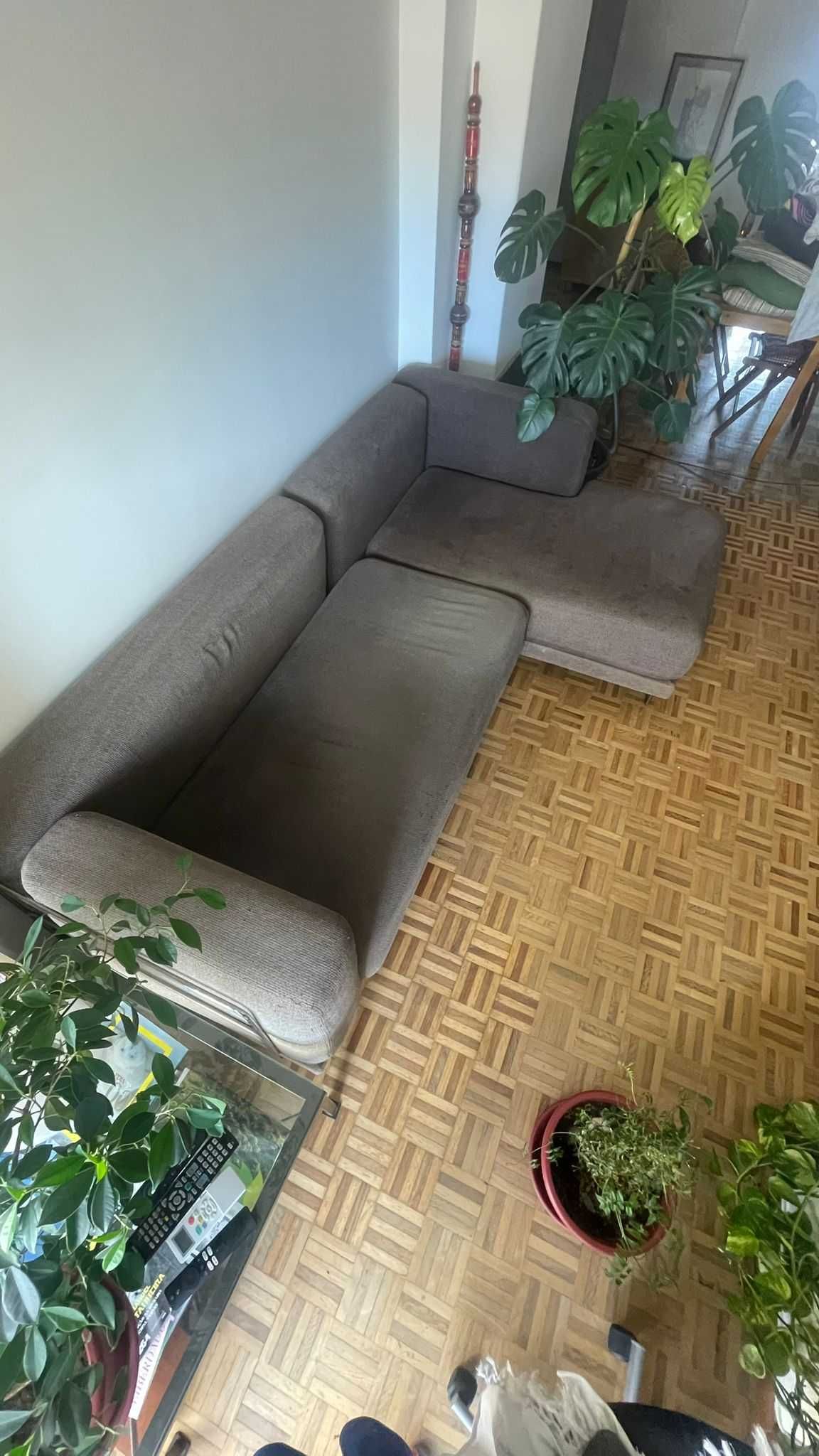 Sofa chaise longue cinzento