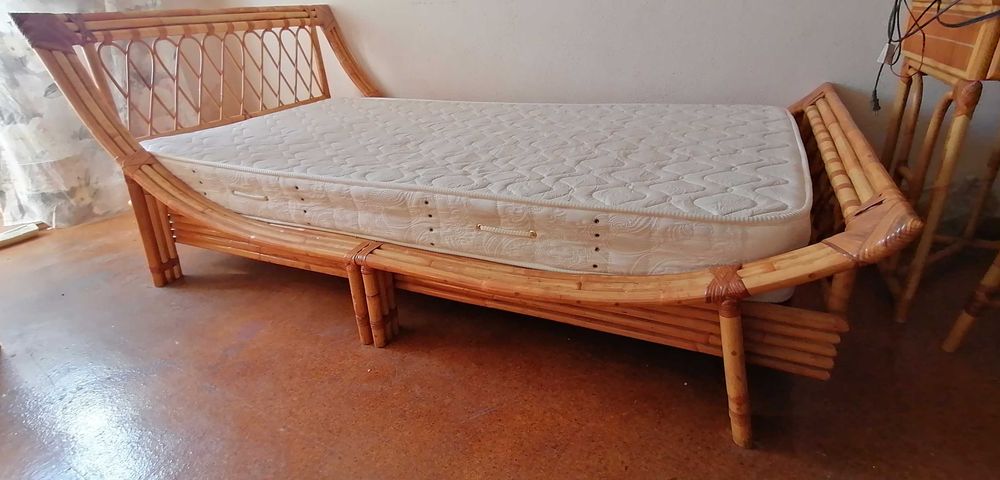 Bambú = Cama + Toucador + Cadeira + Mesa Cabeçeira + Espelho + Estante