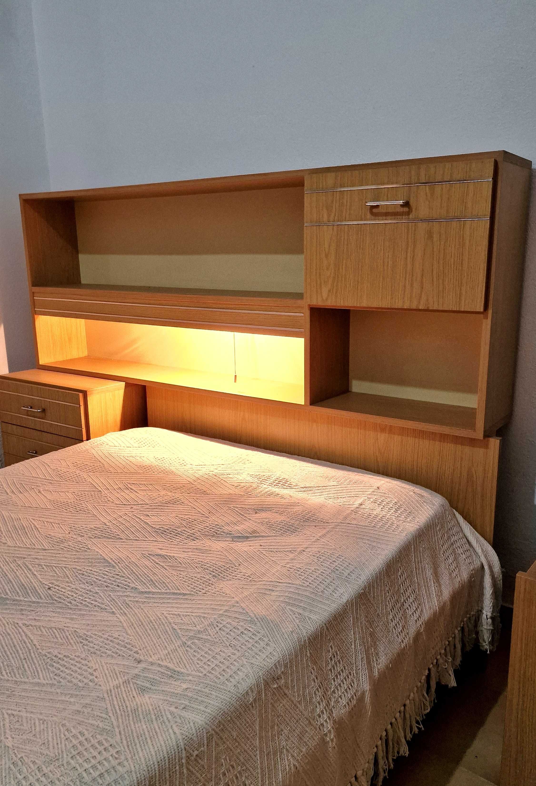 Quarto completo! Cama, Secretária e Armário