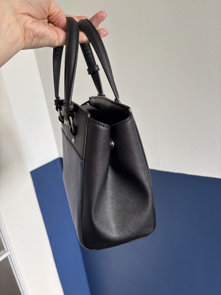 Piękna i elegancka torebka marki Guess