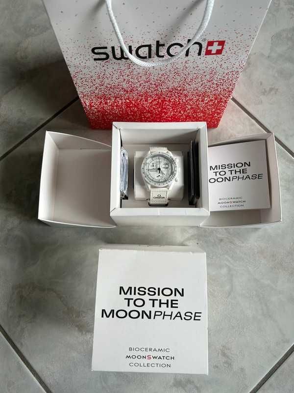 Omega x Swatch Snoopy SO33W700 - Kapsuła Czasu 2025
