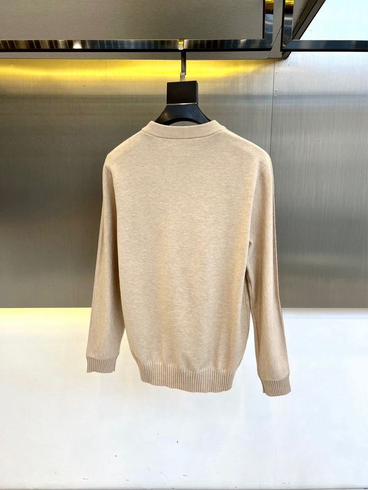 Nowy modny sweter