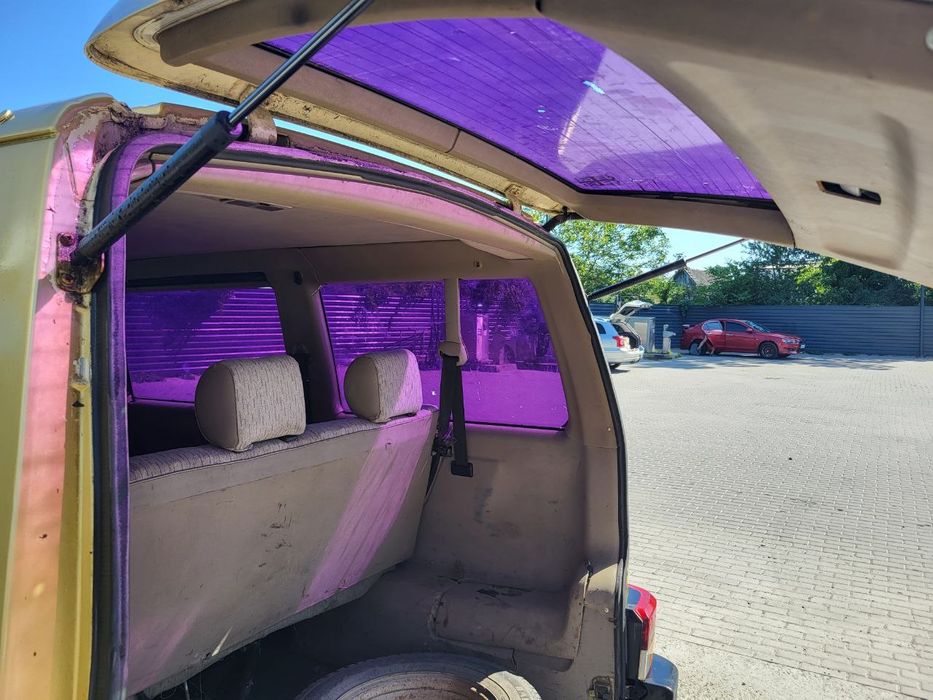 Продам автомобіль Volkswagen Caravella