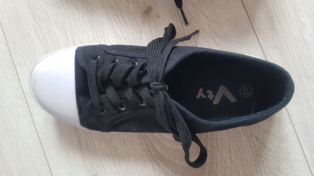 Buty firmy Vty z Deichmann trampki tenisówki r. 33 czarne białe
