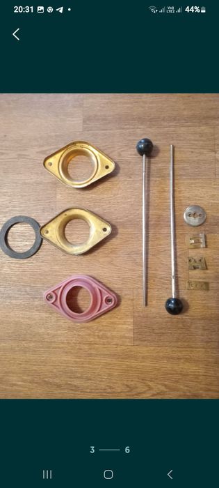 Кафель, плитка ПХВ, змеевик отопления, запчасти бачка туалета, палас.