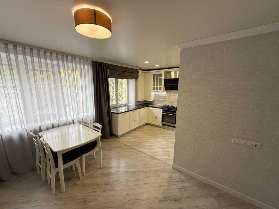 Трикімнатна квартира. Центр міста. ІНДИВІДУАЛЬНЕ опалення‼️