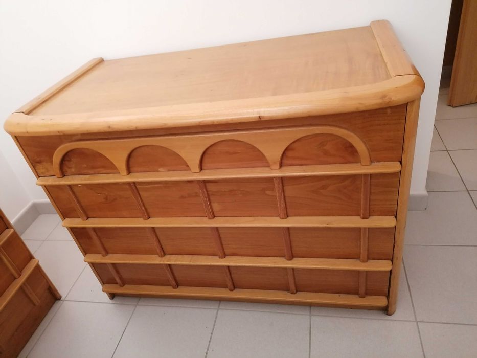 cómoda e 2 mesinhas de cabeceira